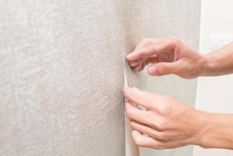 Les secrets d'une parfaite pose de papier peint à SUNDHOUSE